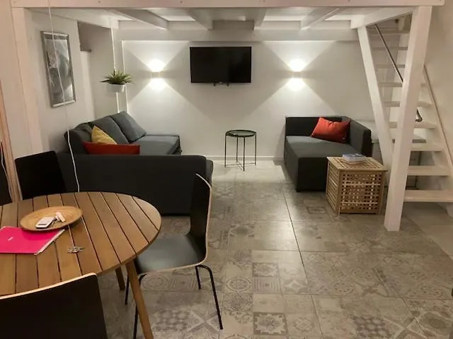 Beautifully Renovated Loft In Trastevere Roma Apartamento